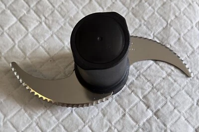 Magimix CS 4200XL-5200XL Food Processor  - SELLING ONLY MAIN BLADE S - Image 1 of 2