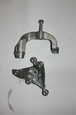 2017-2024 SUBARU IMPREZA 2.0L ENGINE TRANSMISSION COOLER MOUNT BRACKET Foto 1 de 2