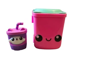 Recyclings MOVIE DRINK Smirking Mini Figure With Bin  - Picture 1 of 3