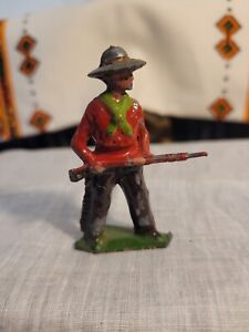  LEAD TOY THE WESTERN COW BOY SHOOTING IN COMBAT