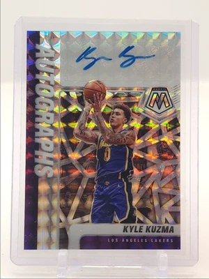 Autógrafos de mosaico Kyle Kuzma 2020-21 plata Prizm Lakers automático Q4408 Foto 1 de 2