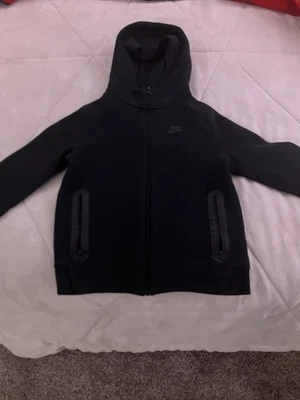 Nike Tech negras. Juvenil Grande. ¡Excelente estado!🔥 Foto 1 de 4