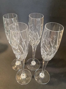 Mikasa Set 4 Bicchieri Cristallo Flauti Champagne Fiori Incisi Giardino Inglese - Foto 1 di 6