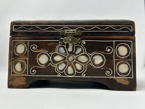 Vintage Inlay Mother of Pearl Wooden Jewelry Trinket Box Fabric Interior - Picture 1 of 8