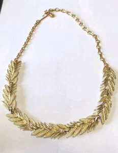 NEVER WORN VINTAGE CORO 17" GOLD LEAF NECKLACE - Picture 1 of 14