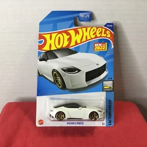 ☀️Hot Wheels Factory Fresh 5/10 Nissan Z Proto 124/250 White - Picture 1 of 3