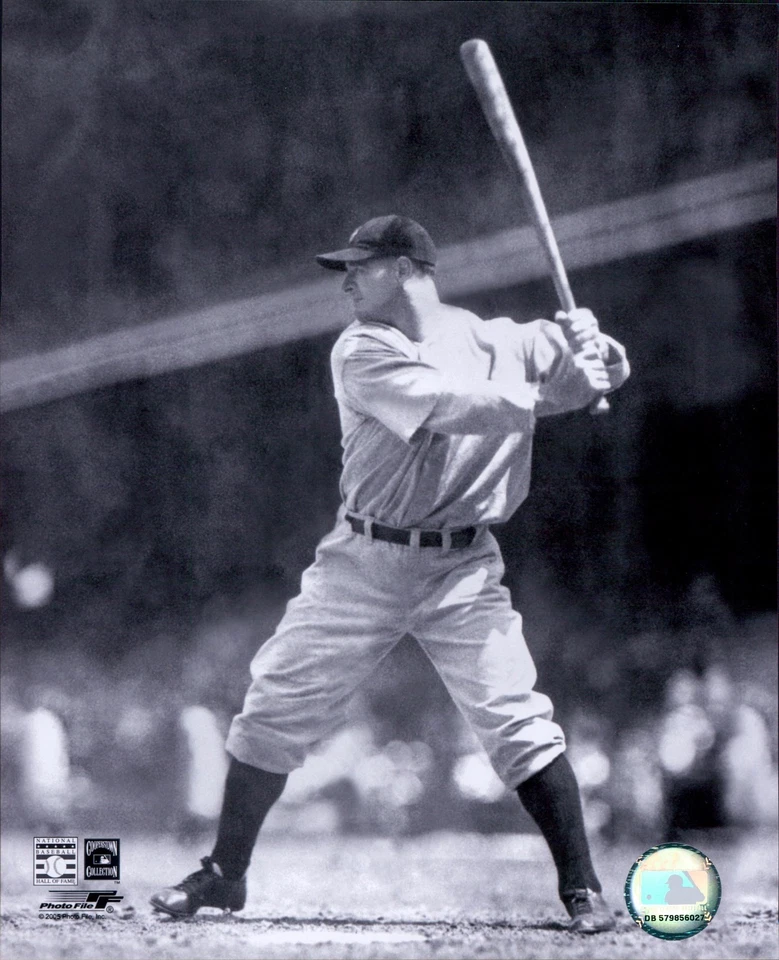 Lou Gehrig New York Yankees Licensed Unsigned Baseball 8x10 Glossy B&W Photo D - Image 1 of 1