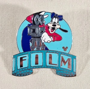 Disney WDW MGM Studios Goofy Film Cast Schlüsselband Trading Pin Hidden Mickey 2005 - Bild 1 von 2