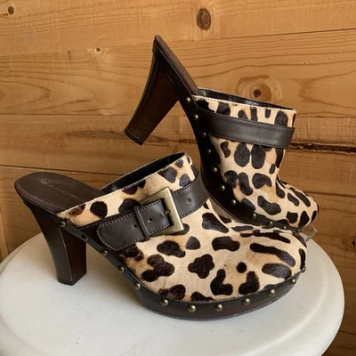 Bandolino Piel de becerro Mules Talla 9m Cuero Estampado Animal Tacones Sin Cordones Western Foto 1 de 4