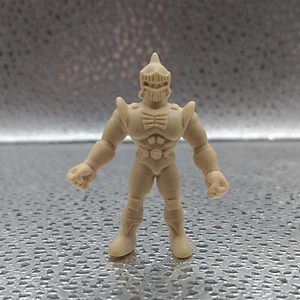 M.U.S.C.L.E Figure Kinnikuman #005 Robin Mask A Beige Kinkeshi 1980s - Picture 1 of 4