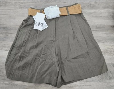 Pantalones cortos Zara con cinturón y dardos, talla XS Foto 1 de 4