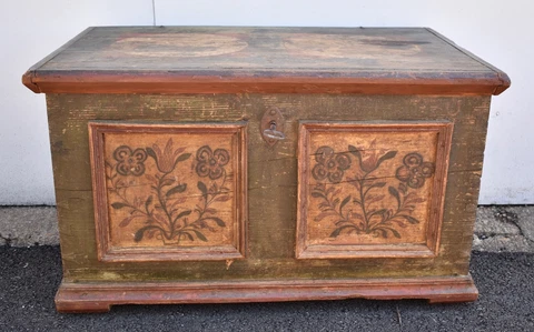 Pine Trunk Or Blanket Chest in Original Decorative Paint, dated 1830 Cover
