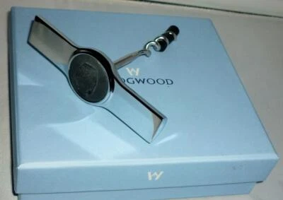 ПРЕКРАСНЫЙ СТИЛЬНЫЙ ЧЕРНЫЙ БАЗАЛЬТОВЫЙ КАМЕОЛИНОВЫЙ СЕРЕБРИСТЫЙ ХРОМИРОВАННЫЙ ПРОБКОВЫЙ ВИНТ WEDGWOOD В КОРОБКЕ - Изображение 1 из 4