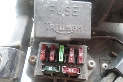triumph trident 750 t300  box fusible   junction box Foto 1 de 2
