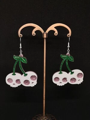 Calaveras de cereza acrílicas plateadas góticas/horror/halloween/emo Foto 1 de 2