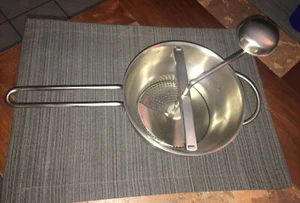 Large Flour Cake Sifter Never Used With Crank And Handle Bakery Baking 8” Round - Picture 1 of 4