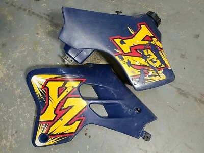 Yamaha YZ80 YZ 80 1996 tanque de gasolina combustible 4ES-24110-10-00 cubierta izquierda radiador Foto 1 de 4