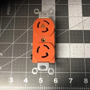 Pass & Seymour IG4700 Turnlok Duplex Receptacle 3-Wire 15A 125V Isolated (LA43E) - Picture 1 of 1