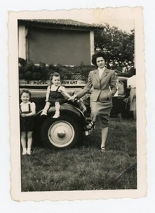 PHOTO snapshot amateur 1951, une voiture ancienne roue jante old car - Picture 1 of 2