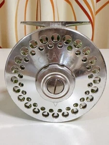 TIMCO ORACLE 5V Fly Reel with Line and Soft Case - Picture 1 of 4