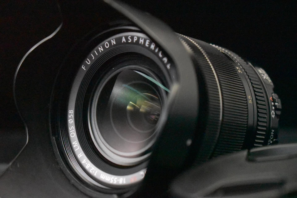 [US Duty Paid] Fujifilm Fujinon XF 18-55mm F/2.8-4 R LM OIS EBC Lens 8519 - Image 1 of 4