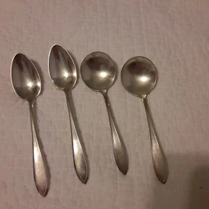 Vintage Wm. Rogers Pat18 2tsp & 2 Soup Spoons - Picture 1 of 3