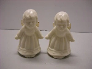 Vintage weiße Porzellanengel mit goldenen Flügeln Salz und Pfefferstreuer Set - Bild 1 von 6