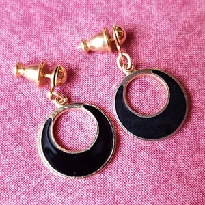 Vintage Earrings Dark Black Hoop Dangle Gold Tone Pierced Stud Unbranded E1 - Picture 1 of 6