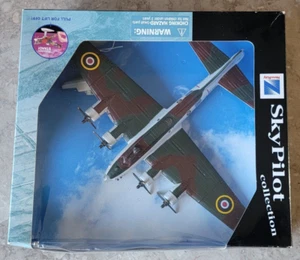 Vintage New Ray Toys Sky Pilot Collection B-17 Flying Fortress WWII Bomber 20103 - Picture 1 of 9