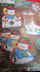 CHRISTMAS Vintage SET Of 4 SNOWMAN COASTERS w/HOLDER Plastic Canvas KIT - 1990's - Picture 1 of 2