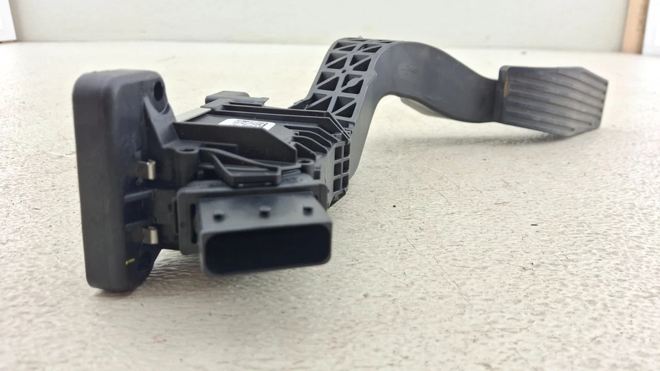 Pedal acelerador de gas Jeep Compass 2022-2025 OEM Foto 1 de 4