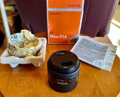 Lente Sony SAL50F14 50 mm f/1,4 AF para montaje Sony A Foto 1 de 4