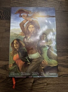 Buffy The Vampire Slayer Season 8 Library Edition Volume 1 by Joss Whedon - Bild 1 von 2