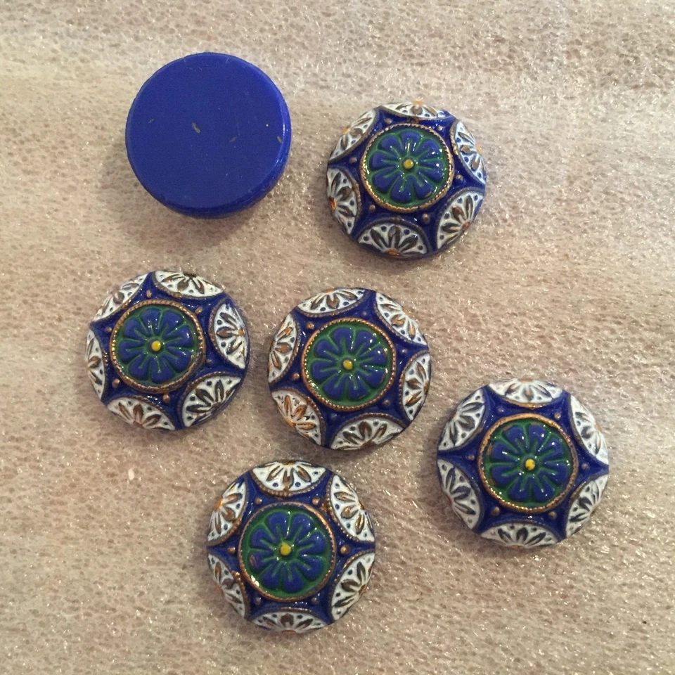 AL936 Vintage glass cabochons W. German18mm blue/multi mosaic hand painted (6) - Image 1 of 1