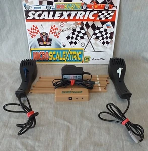 Micro Scalextric Powerbase controller dritto x2 & adattatore AC P9000W pacchetto usato - Foto 1 di 23