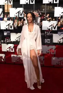Rihanna 8x10 Bild einfach atemberaubendes Foto wunderschöne Berühmtheit #642 - Bild 1 von 1