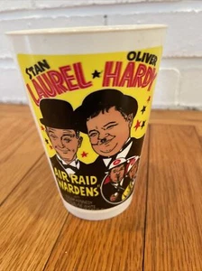 1974 Promotional Cup Laurel & Hardy Air Raid Wardens Slurpee Short Stop Movie - Bild 1 von 2