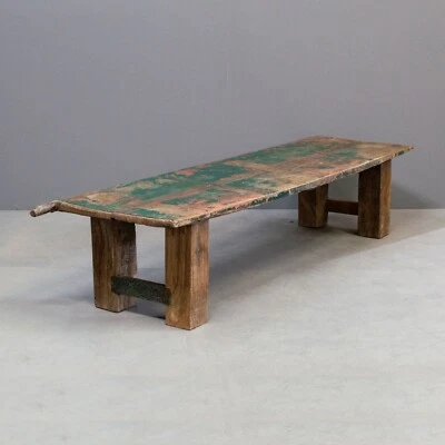 Antigua mesa de centro rústica india hecha de una antigua puerta de teca Foto 1 de 4