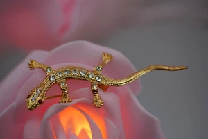 Vintage Lizard Brooch Pin Gold Metal Crystals Zirconia Ruby Eyes - Picture 1 of 7