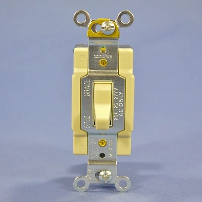 Interruptores de luz de parede Cooper Ivory grau comercial 4 vias 20A a granel CS420V - Imagem 1 de 4