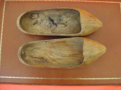 Anciens sabots en bois de châtaignier (28x 9 externe)fabrication Ardéchoise - Photo 1/4