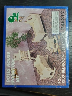 Kit de muebles vintage para casa de muñecas juego de dormitorio para niños 4 piezas cama cuna silla alta caballo Foto 1 de 2