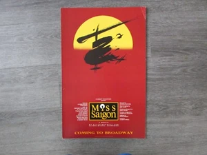 Póster original de teatro de Estados Unidos Miss Saigon un musical que llega a Broadway de 14 x 22 pulgadas - Imagen 1 de 10