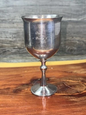 Copa de vino chapada en plata hecha en Portugal en muy buena condición EP latón - grabada mejor en grupo Foto 1 de 4