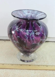 Precioso jarrón de vidrio artístico de estudio soplado a mano The Glass Forge borde negro púrpura firmado - Imagen 1 de 7
