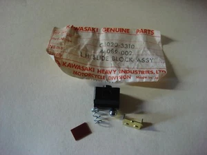 KAWASAKI NOS OEM CONJUNTO BLOQUE DESLIZANTE LH A1 A7 C2 F3 F4 G3 G4 KV 75 MT1 SS 1966-1980 - Imagen 1 de 2