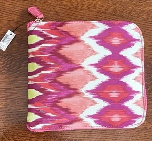 CHICO'S NWT Be Bold Packable Zipper Tote Bag Rose-Pink-White Ikat Print - Picture 1 of 3