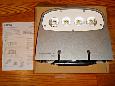 CREE XSPW-A-0-3-F-C-1-B-P GRAY WALL MOUNT Area Luminaire LED LIGHT 42W  120V - Image 1 of 4