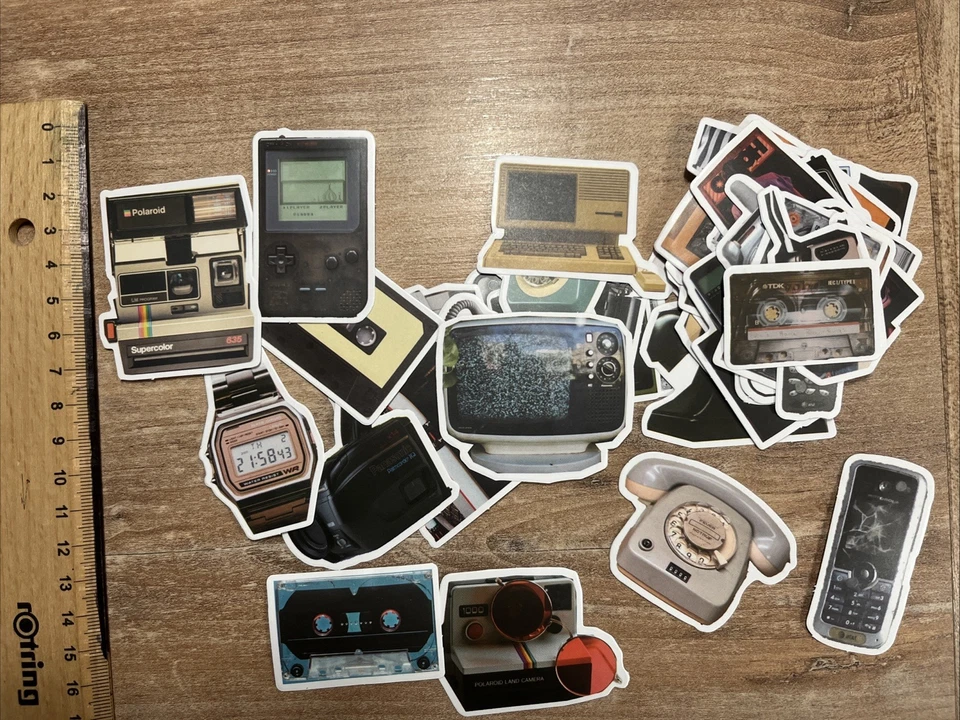 aprox. 48 pegatinas de tecnología retro teléfonos PC casetes relojes etc. - Imagen 1 de 1