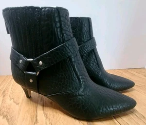 Vince Camuto Women's Ankle Boots 9M/40 Black Leather 2.5" Heel w Back Zip - Picture 1 of 19